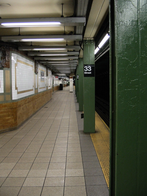M&eacute;tro de la 33&egrave; rue