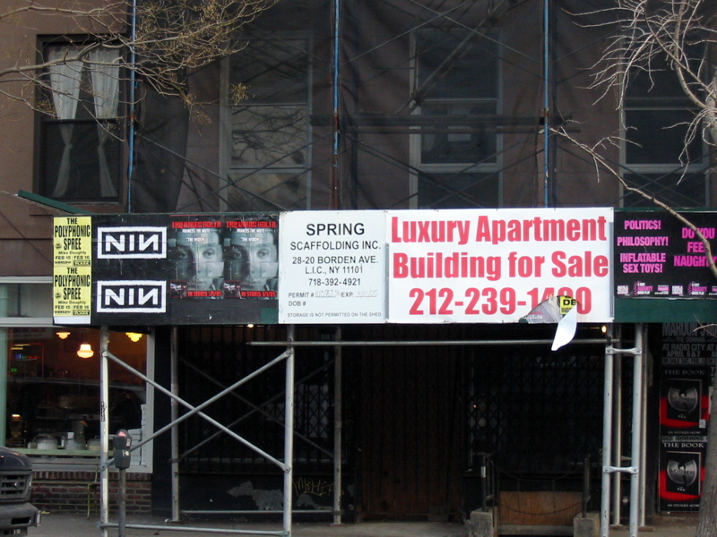 Autre logo de Nine Inch Nails dans Chelsea