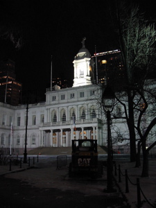 H&ocirc;tel de ville de New York de nuit