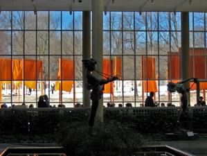 Central Park vu de la cour de sculptures europ&eacute;ennes Carroll et Milton Petrie