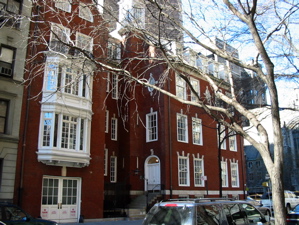 Joli &eacute;difice de la 86&egrave; rue pr&egrave;s de Central Park