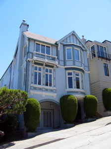 Jolie maison sur la pente