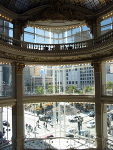 Vue de Union Square &agrave; l'int&eacute;rieur du grand magasin Neiman Marcus (1909 - Geary St. / Stockton St.)