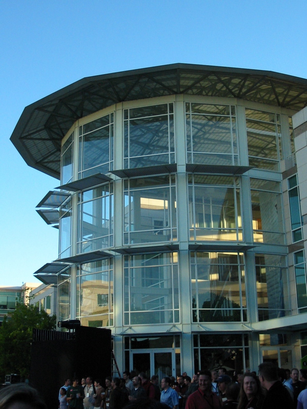 &Eacute;difice du campus d'Apple, vu de la cour int&eacute;rieure