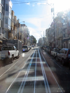 Mont&eacute;e de Jackson St. en cable car