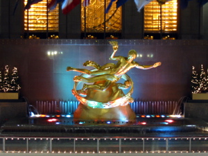 D&eacute;tail sur la statue au-dessus de la patinoire