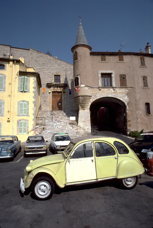 Le cachet historique de la ville d'Hy&egrave;res