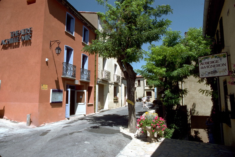 &Agrave; Cucugnan dans l’Aude, le th&eacute;&acirc;tre Achille MIR