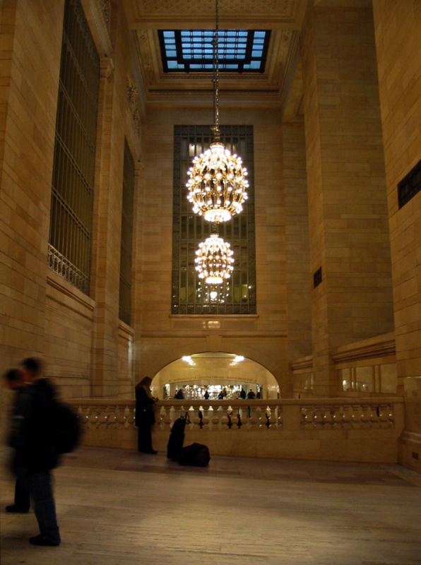 Passage du c&ocirc;t&eacute; sud de la salle principale