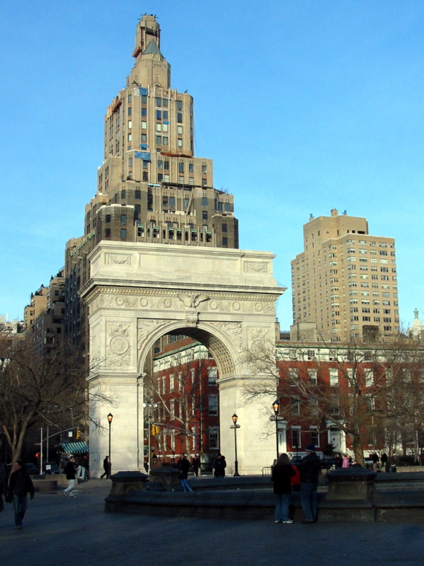 Washington Square, avec le One Fifth Avenue en arri&egrave;re plan (1927-1929 - Art Deco)