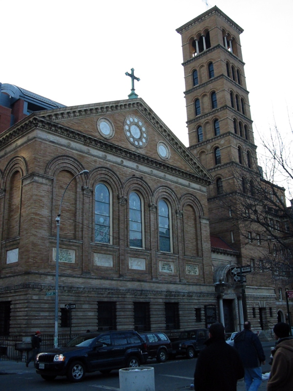 &Eacute;glise baptiste Judson Memorial (1892) au sud de Washington Square