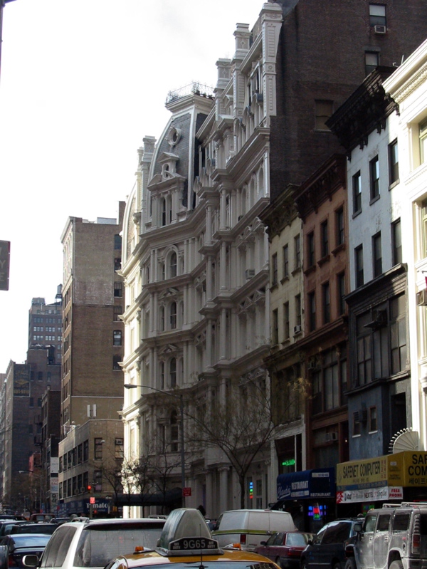 Maison Gilsey (1869 - 1200 Broadway - Second Empire avec fa&ccedil;ade de fer de fonte)
