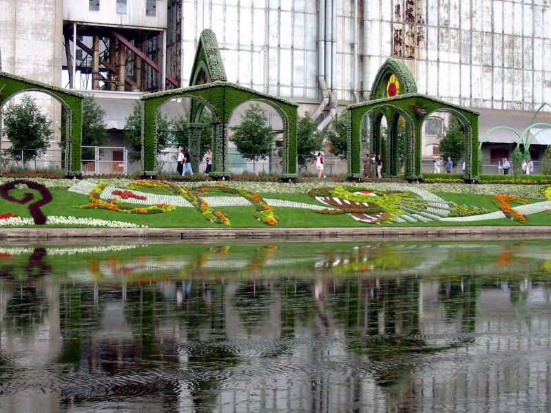All&eacute;e des Cath&eacute;drales. (Avant) La l&eacute;gende de Graouilly, Metz (France)