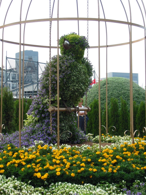 La l&eacute;gende dit que des diamants sortaient de son bec lorsqu'il chantait.