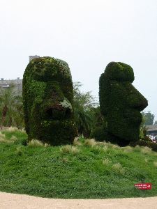 Les g&eacute;ants assoupis sur les flancs du volcan, &Icirc;le de P&acirc;ques (Chili)