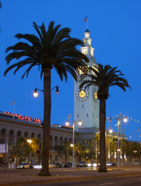 Embarcadero et Ferry Building de nuit