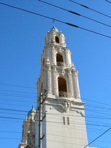 Basilique de Mission Dolores et fils &eacute;lectriques