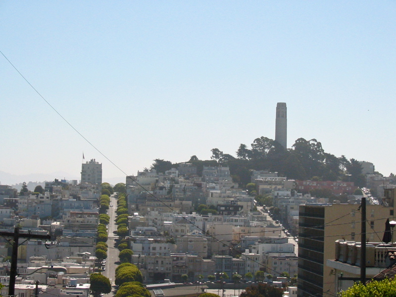 Coit Tower vue de Lombard St.