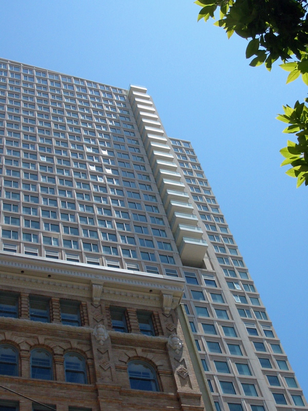 St. Regis Hotel (et condos), de 42 &eacute;tages (2005 - 3rd / Mission St.)