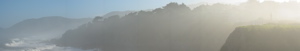 Panorama : Un brouillard &eacute;pais recouvre la c&ocirc;te le matin