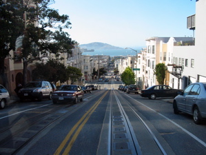 Descente de Hyde St. en cable car