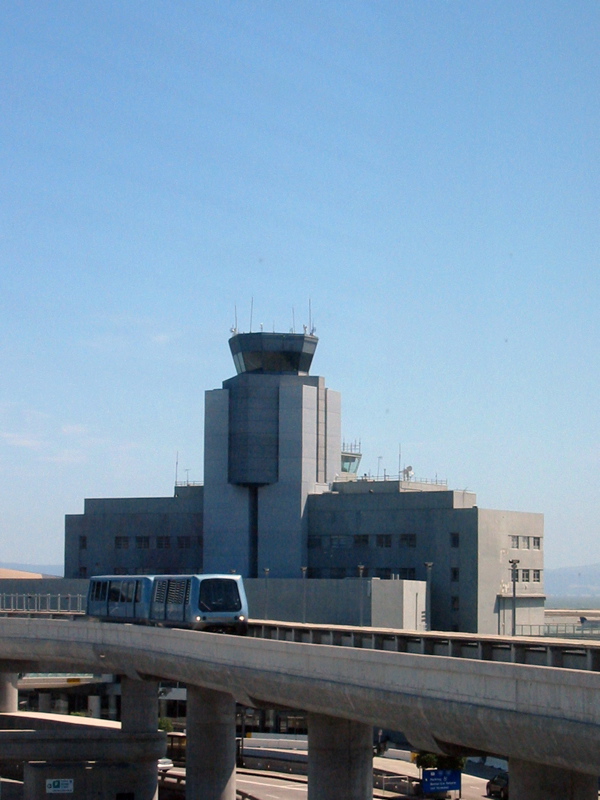 Une fois arriv&eacute; &agrave; l'a&eacute;roport de San Francisco, la liaison vers le BART se fait avec le AirTrain