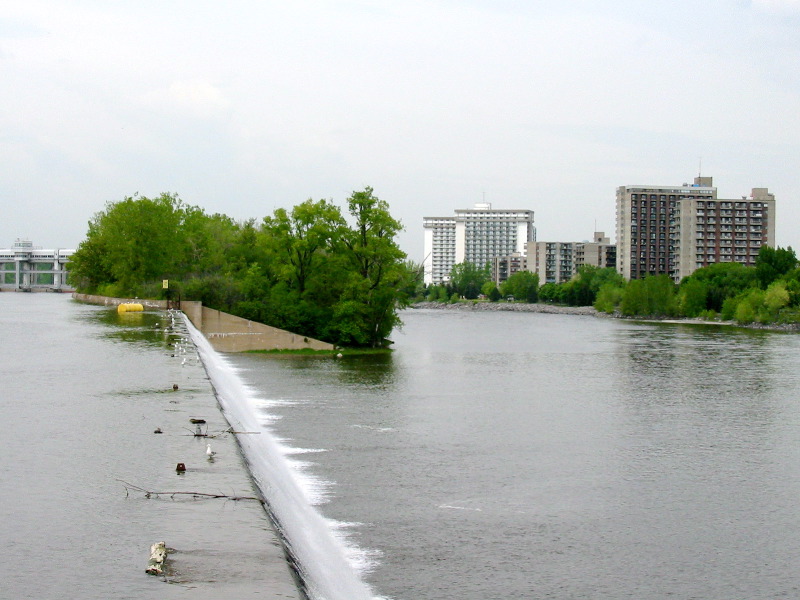 Barrage et b&acirc;timents.