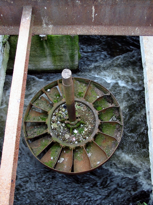 Roue du moulin.